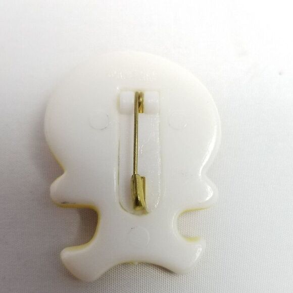 Vintage Cute Yellow Lion Brooch, Plastic Retro Lapel Pin, Made in Hong Kong - Picture 3 of 7